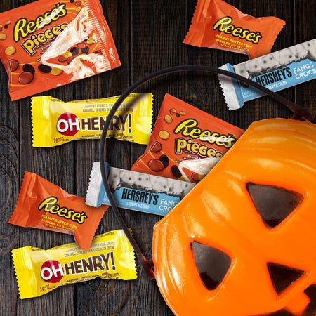 Hershey's Halloween Assorted Chocolate and Candy Value Bag, 50ct., 567g/1.2 lbs., {Imported from Canada}