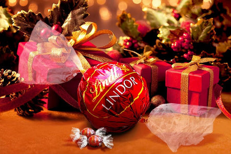 Lindt Lindor Giant Christmas Chocolate Ball 550g/19.4oz {Imported from Canada}