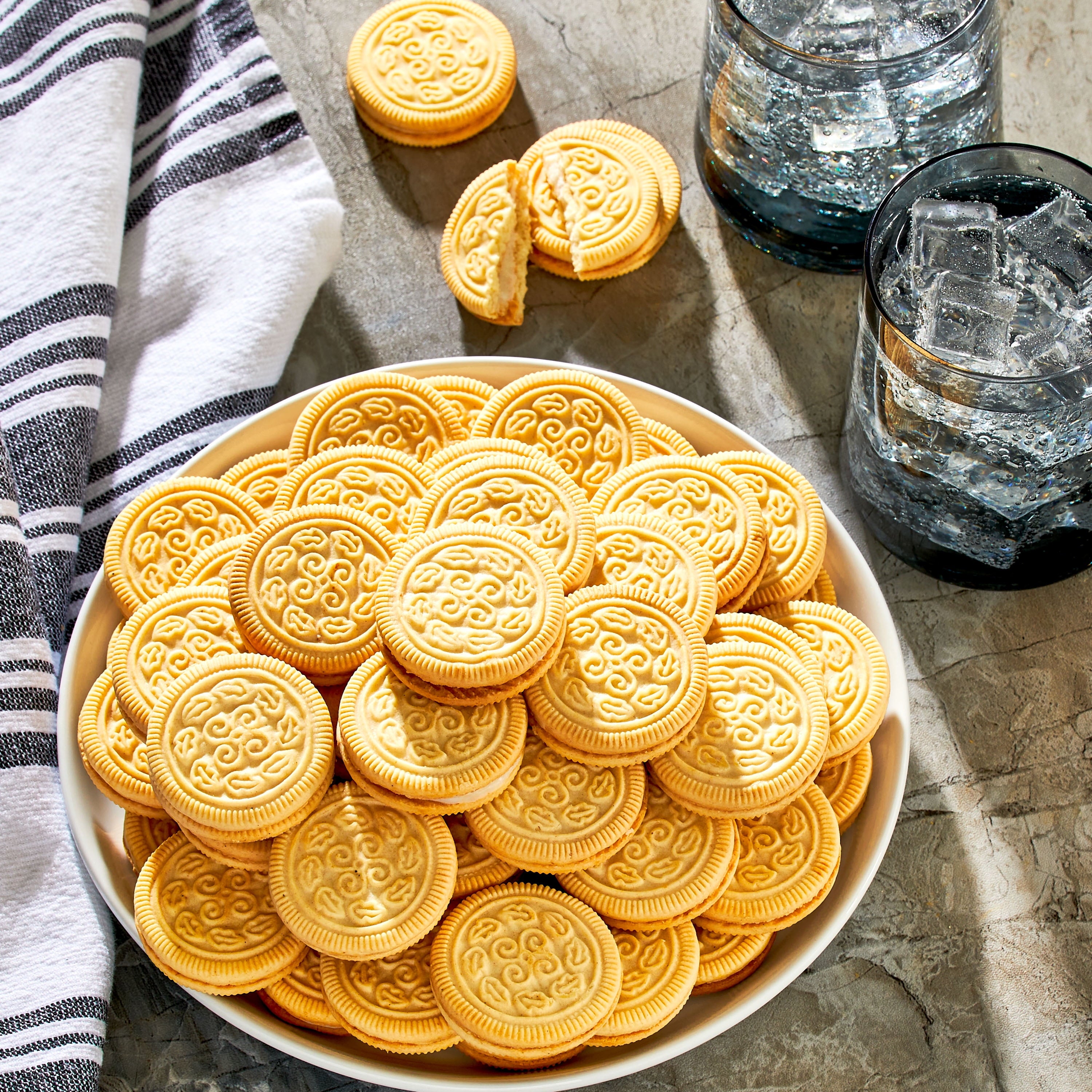 Great Value Vanilla Creme Cookies, 300g/10.5 oz. Package