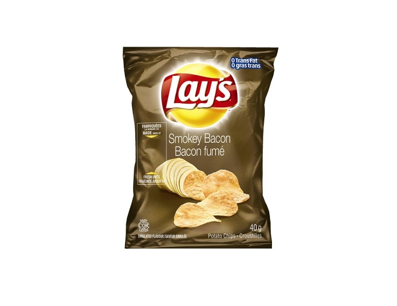 Box of LAY'S Potato Chips Smokey Bacon (40ct x 40g/1.4oz) (Imported from Canada)