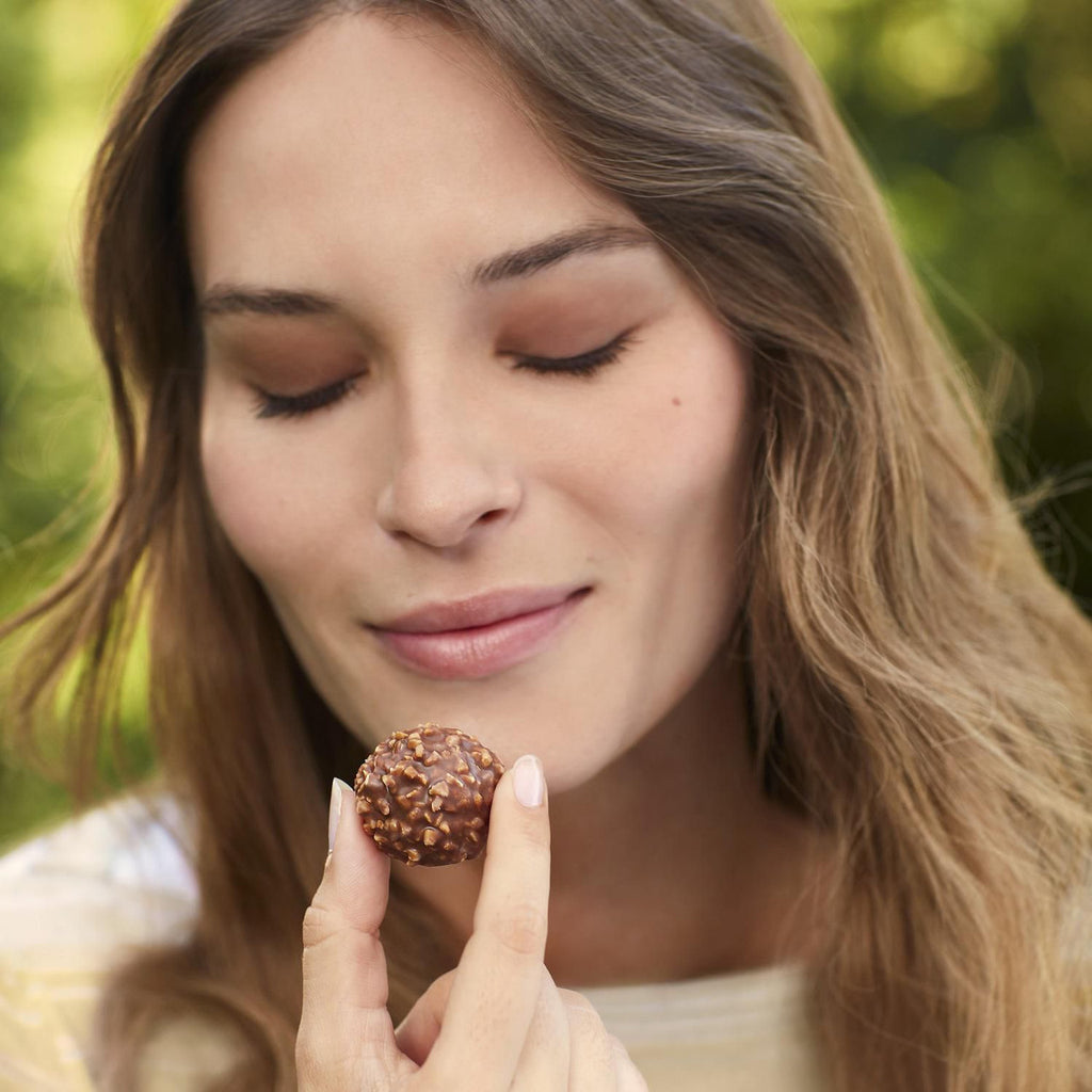 Ferrero Rocher Fine Hazelnut Chocolate Pralines, 37g/1.3 oz. {Imported from Canada}