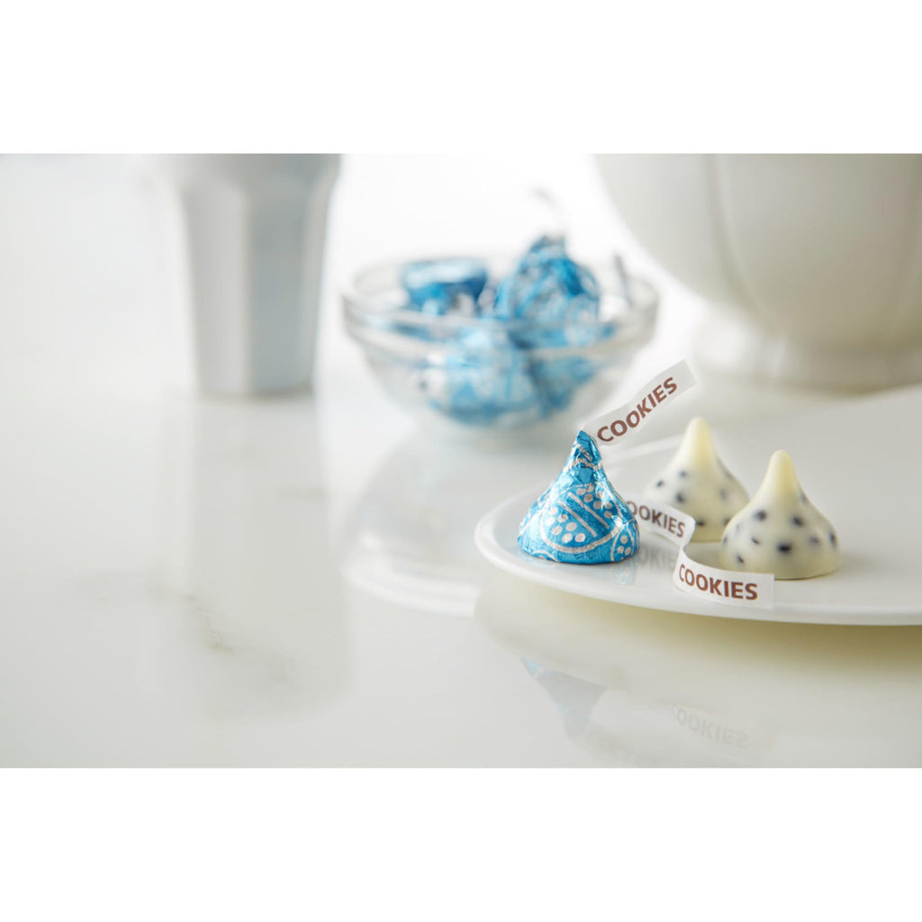 Hershey's Assorted Kisses, Four Flavors, 630g/22.2 oz. - Cookies 'n Creme Kisses