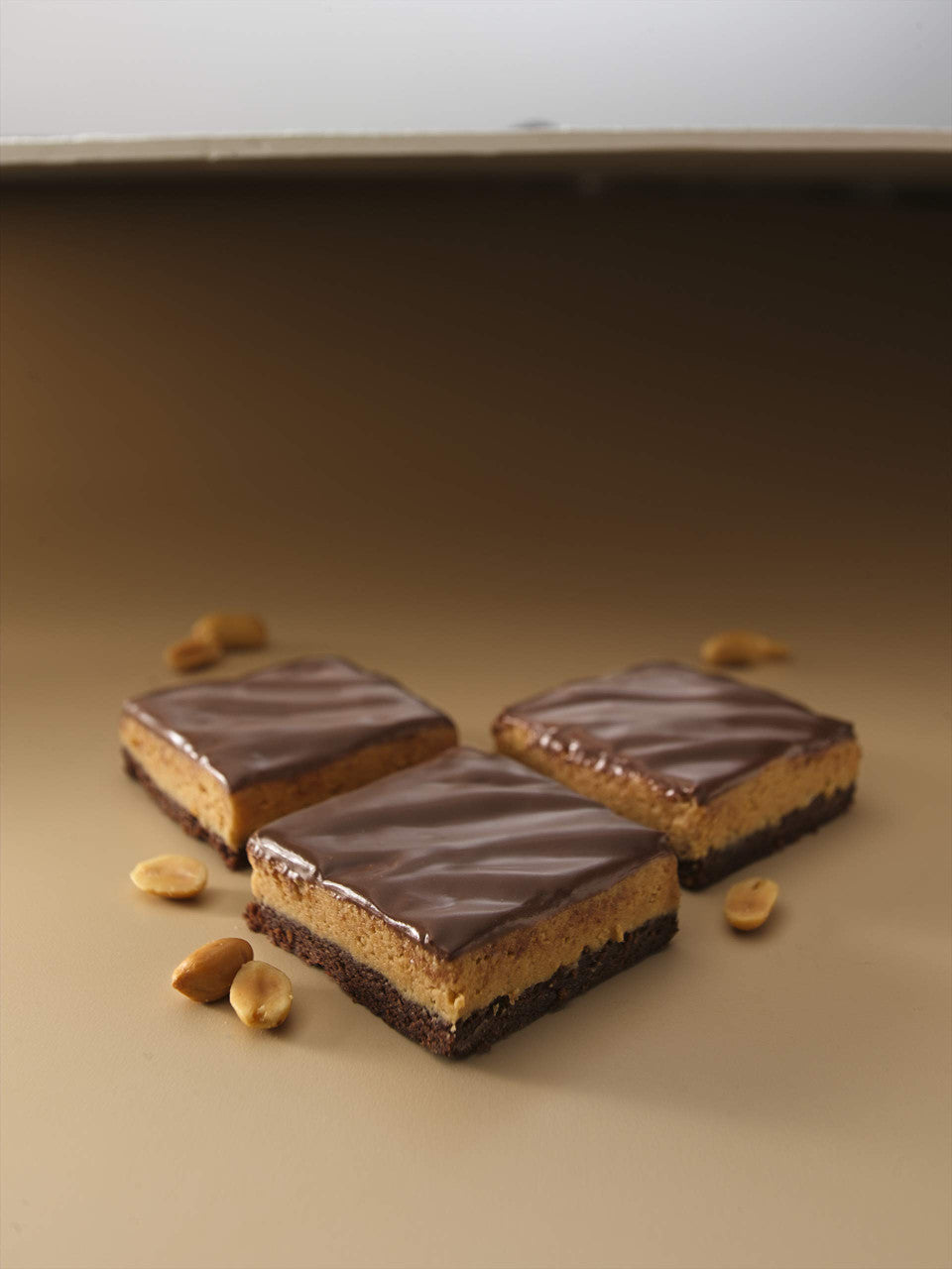 Reese Peanut Butter Filling & Chocolate Frosting Dessert Bar Kit, 503g/17.7oz. (Imported from Canada)
