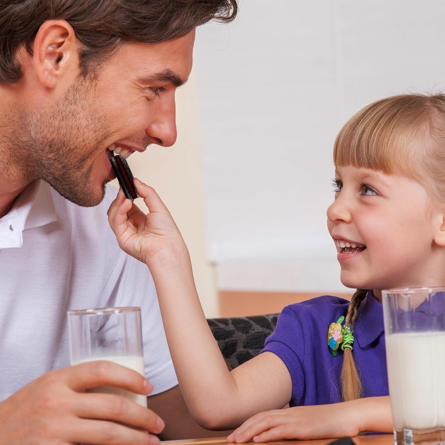 Oreo Dark Chocolate Flavored Creme Cookies, 261g/9 oz. Box {Imported from Canada}