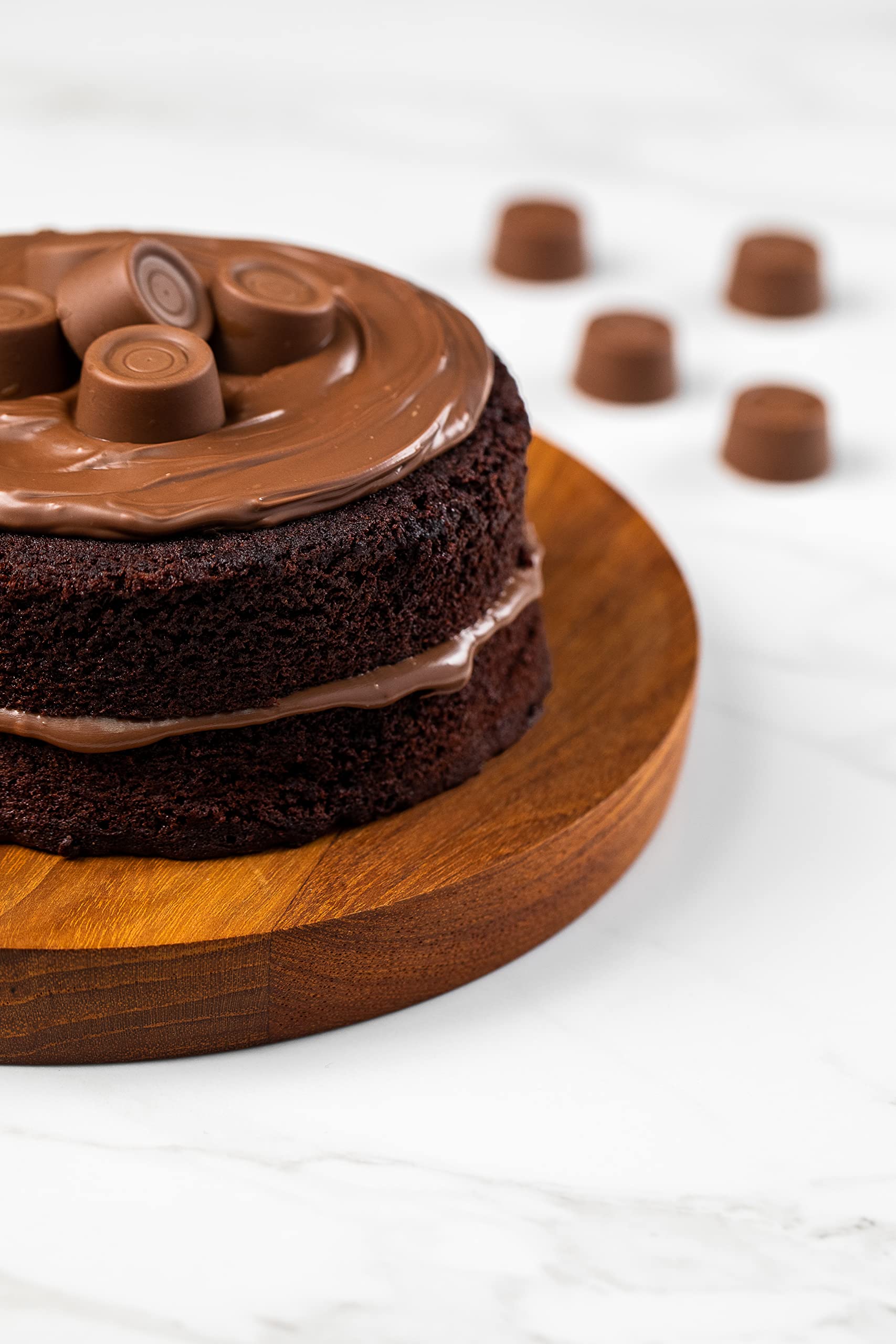 Rolo Spread 3 kg, picture of cake frosted with rolo spread.