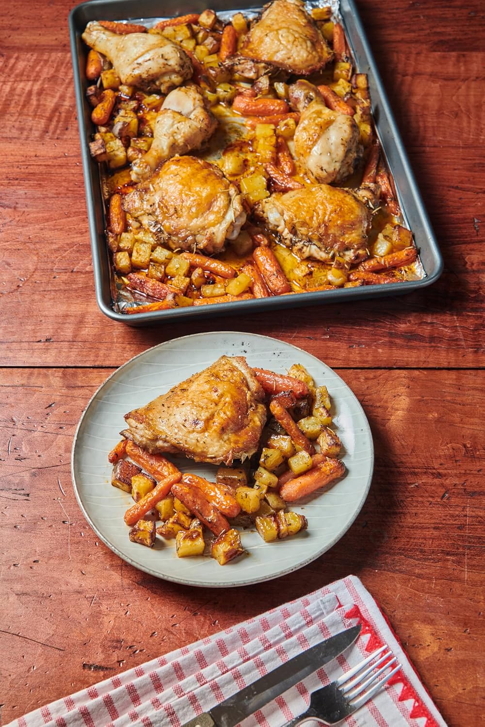 Club House Hot + Cheesy Seasoning, 145g/5.1 oz., Shaker, hot + cheesy seasoning on chicken.