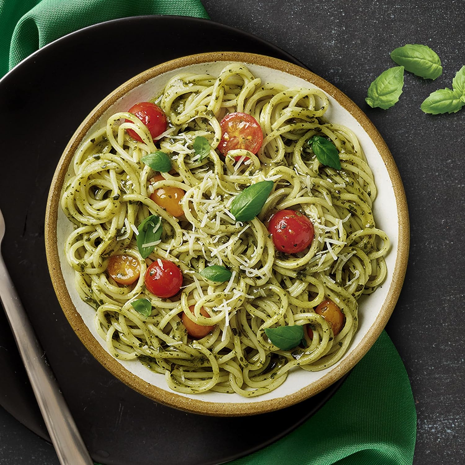 Knorr Pesto Sauce Mix, 17g, picture of Knorr Pesto pasta dish.