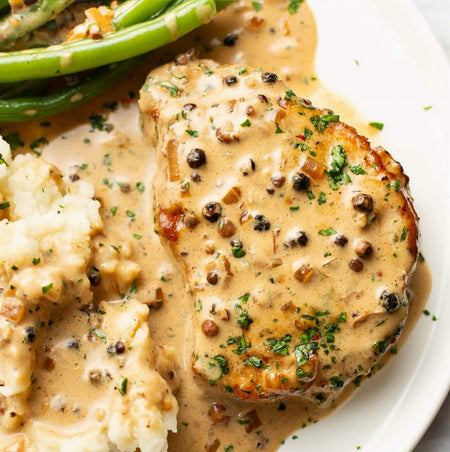 Compliments 4 Peppercorn Blend used in a meal – lifestyle shot with freshly ground peppercorn seasoning