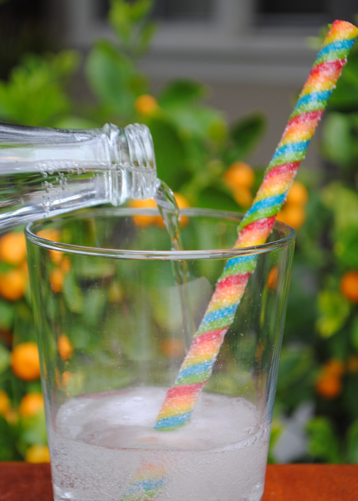 Huer Sour Rainbow Creme Whips Gummy Candy, 70g/2.5 oz., one sour creme whip in a glass.