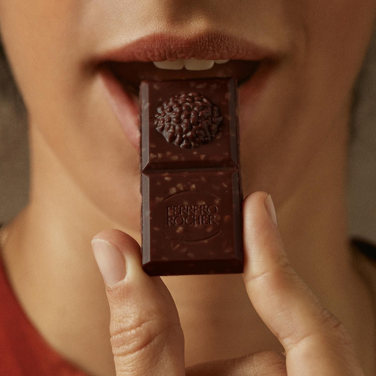 Ferrero Rocher Premium Dark Chocolate Hazelnut & Salted Caramel Bar, 90g