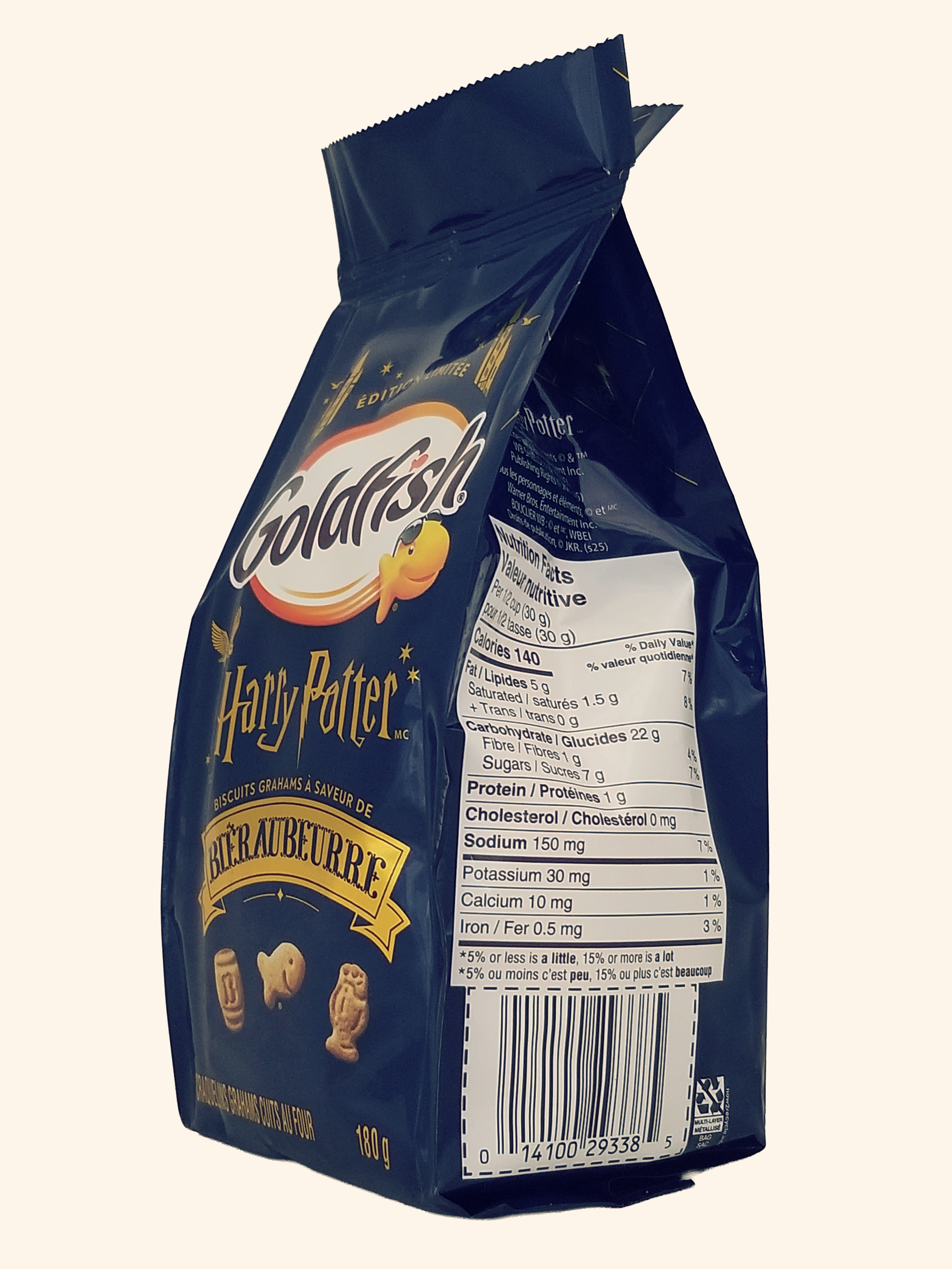 Side of Goldfish Harry Potter Butterbeer Butterscotch Flavored Grahams, 180g/6.3 oz on a white background.