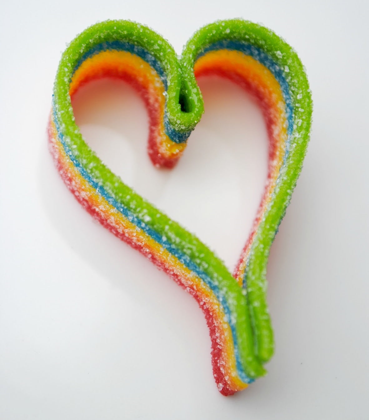 Huer Sour Rainbow Steamers Gummy Candy, 70g/2.5 oz., sour rainbow streamer shaped i to a heart.