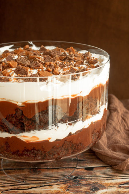 Harlan's Crushed Skor Stir-In, 2.26kg/79.7 lbs., Box, trifle dressed up with crushed skor bits.