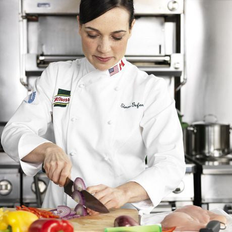 Knorr Chef cutting onions