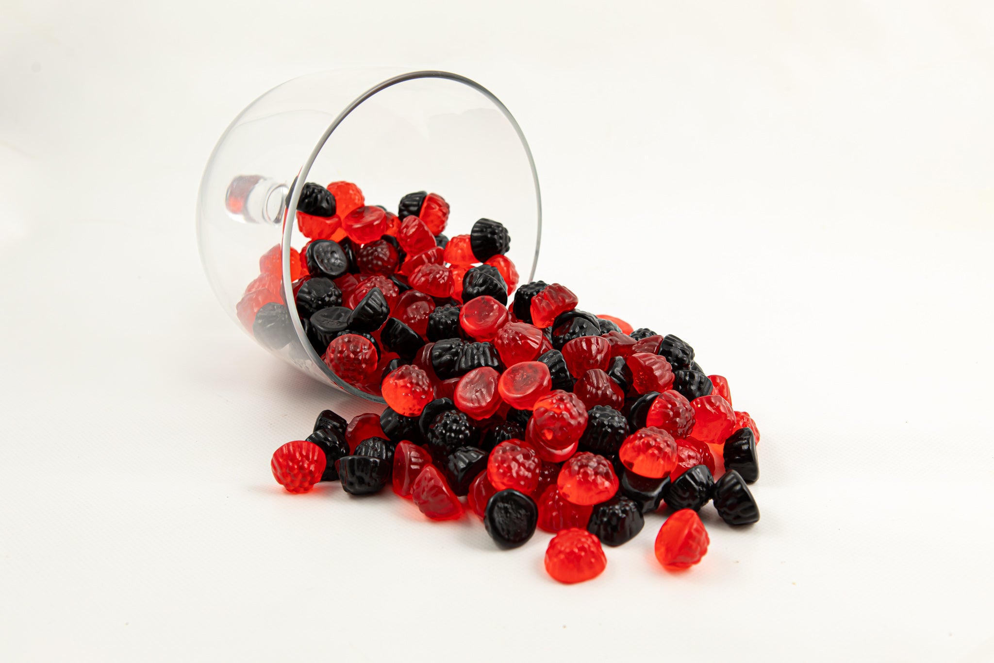 Huer Juice Berries Gummies, 1kg/2.2 lbs., juice berries in a bowl.