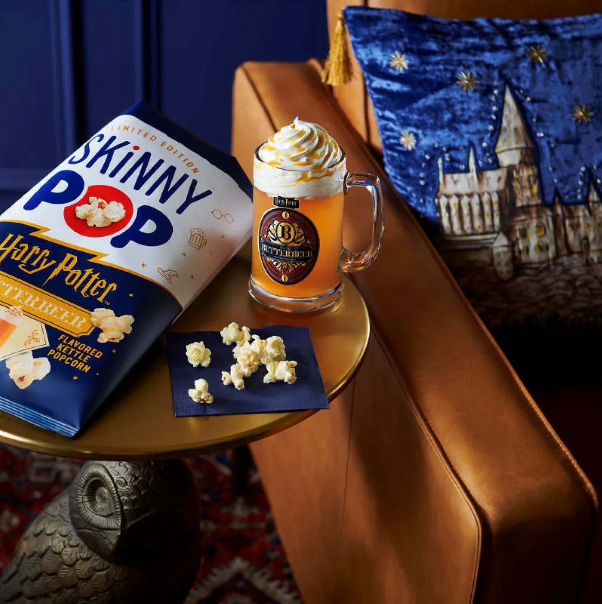 Skinny Pop Harry Potter Butterbeer Popcorn 481g - with a mug of butterbeer 