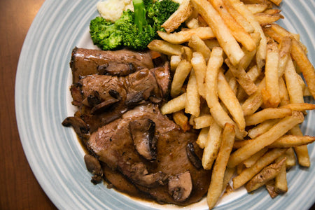 Swiss Chalet Beef Gravy, 284ml, dinner plate with Beef Gravy