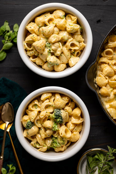 KD Kraft Dinner Deluxe Velveeta On Shells, Rich And Creamy Mac & Cheese, 350g/12.3 oz., Velveeta on shells dinner prepared.