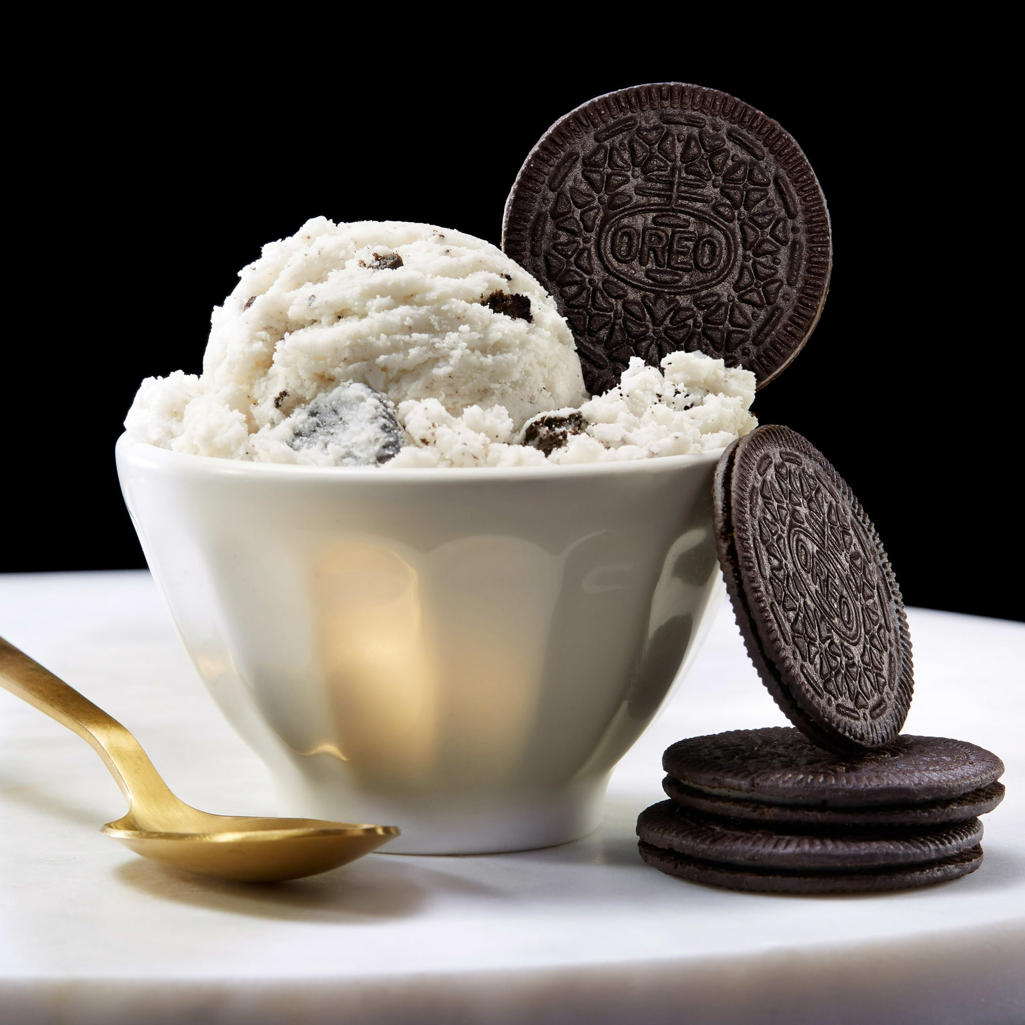 Oreo Thins Chocolate Sandwich Cookies with ice cream.