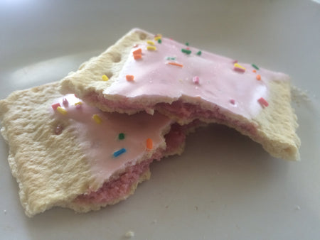 Kellogg's Pop-Tarts, Frosted Strawberry Milkshake Flavored, 8 pastries, 384g, picture of pop tarts.