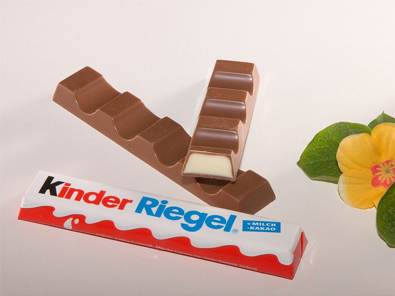 Kinder Milk Chocolate Single Bars, 6ct, 126g/4.4 oz. Box {Imported from  Canada} 