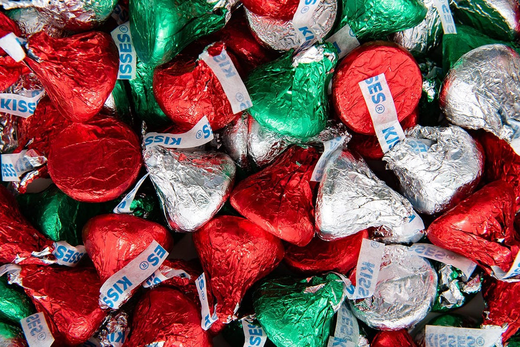 Hershey's Holiday Milk Chocolate Kisses, Red, Green, and Silver Wrapping, 180g/6.3 oz. Bag (Imported from Canada)