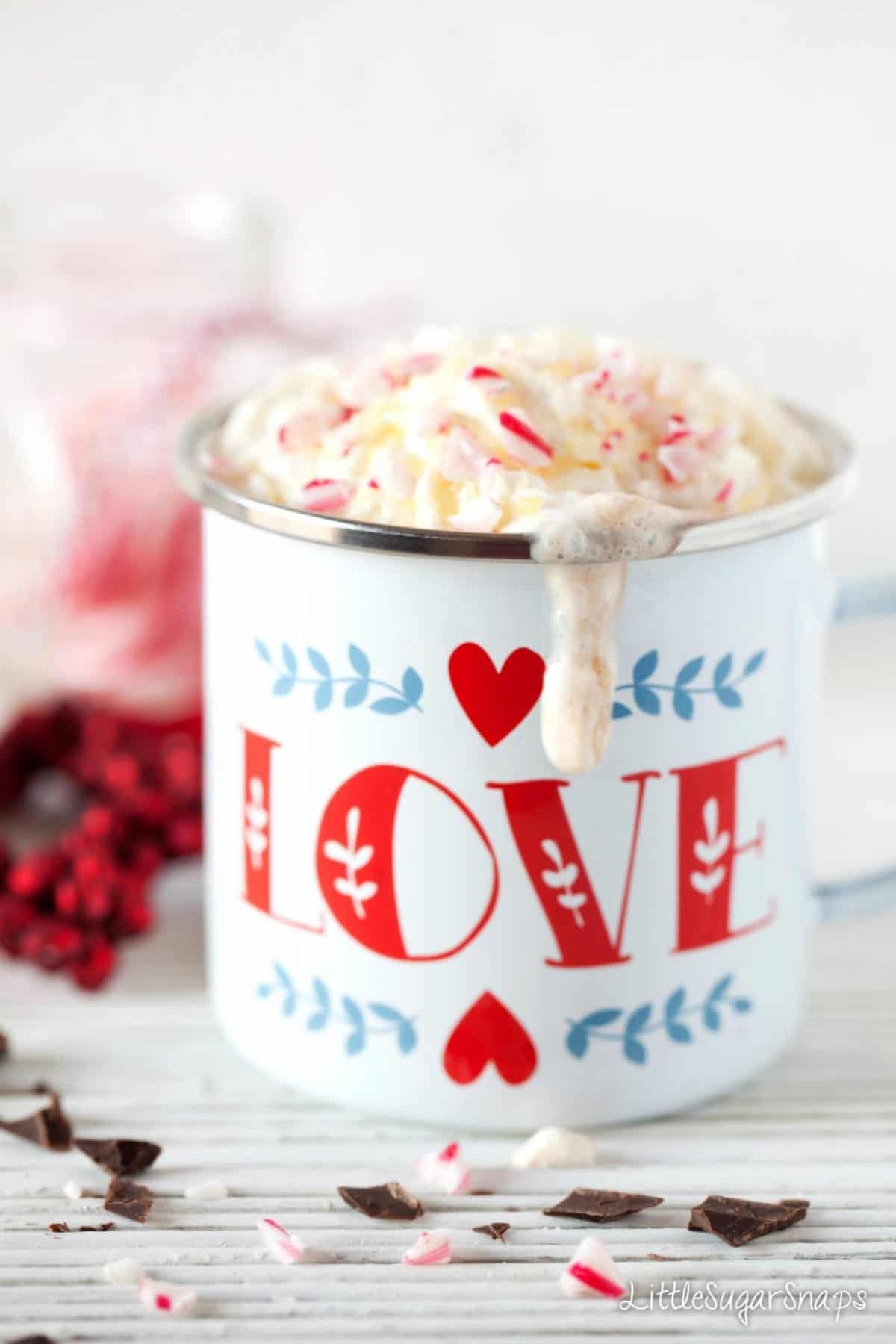 Compliments Candy Cane White Hot Chocolate Drink